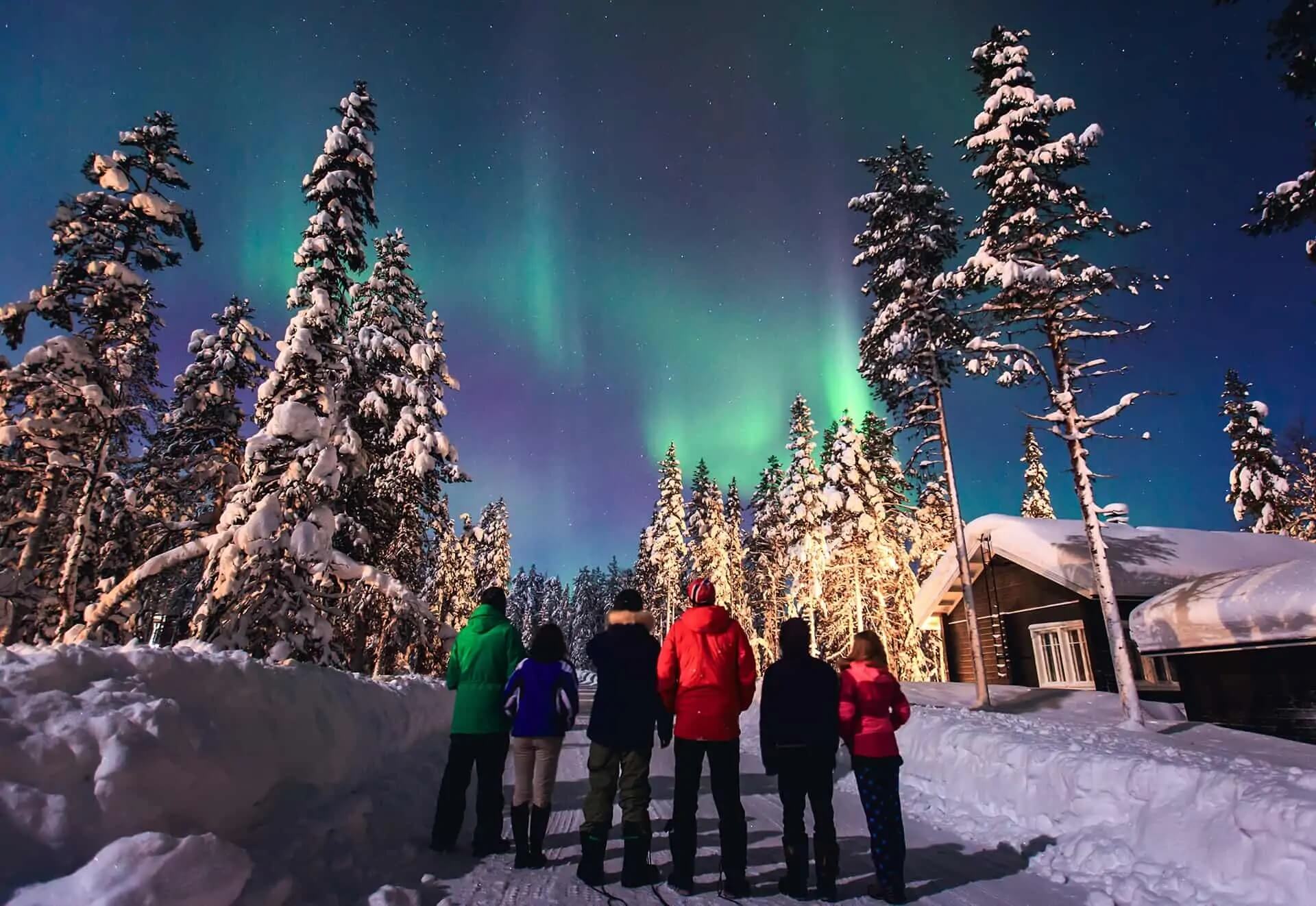 Tras la aurora boreal en grupo